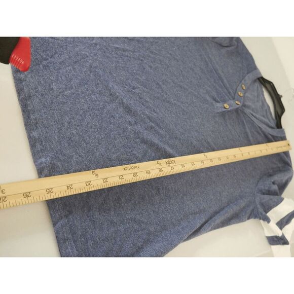 Floral Blooming Women's V-neck Button accent T-shirt L - Picture 7 of 9